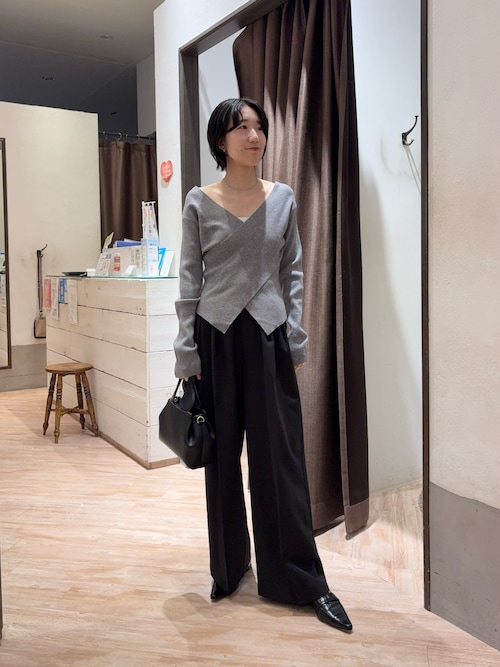 CAPRICIEUX LE'MAGE　クロスVネックニット 新色/ライトベージュ・グレー】クロスVネックニット（ニット/セーター