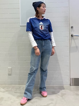 「adidas（アディダス）のサッカー日本代表 2026 ホーム レプリカ ユニフォーム / adidas（Tシャツ/カットソー）」を使った、NMさん（レディース・164cm）の秋コーディネート