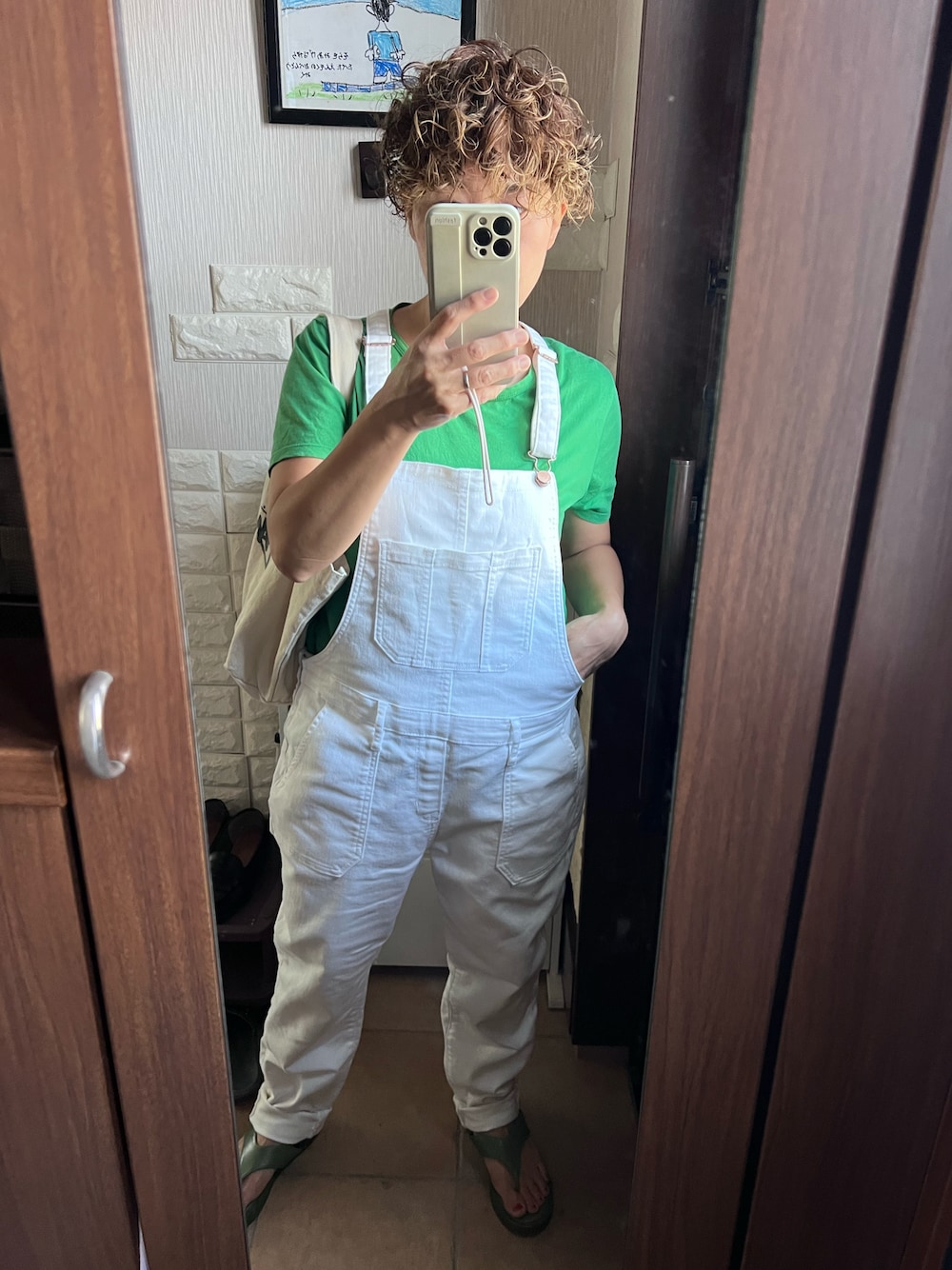 「OLD NAVYのアイテム（サロペット/オーバーオール、ホワイト系）」を使った、shiho511212さん（レディース・152cm）の夏コーディネートの1枚目の写真