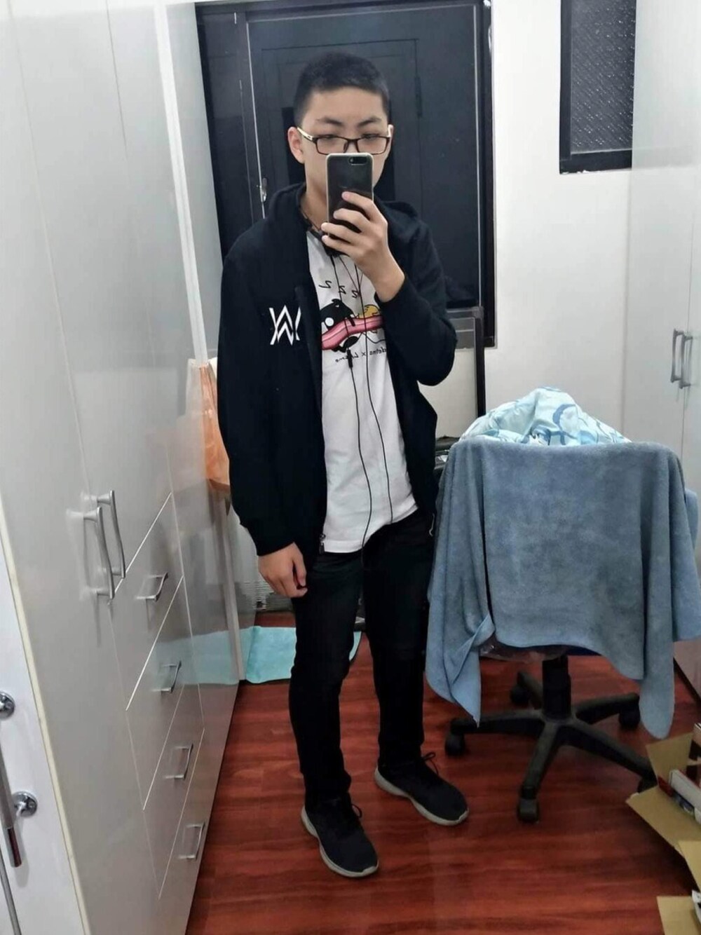 「DJ fadedのアイテム（ジャケット/アウター、ブラック系）」を使った、超級鈜杰さん（メンズ・176cm）の冬コーディネートの1枚目の写真