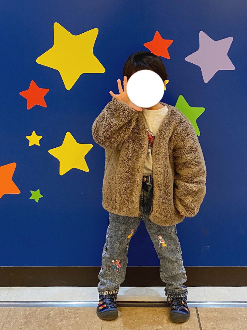「キッズコーデ、キッズファッション、モコモコアウター、5歳、5歳男の子」｜「Arnold Palmerのアイテム（ジャケット/アウター、ブラウン系）」を使った、ぉもちさん（キッズ・110cm）の春コーディネートの1枚目の写真