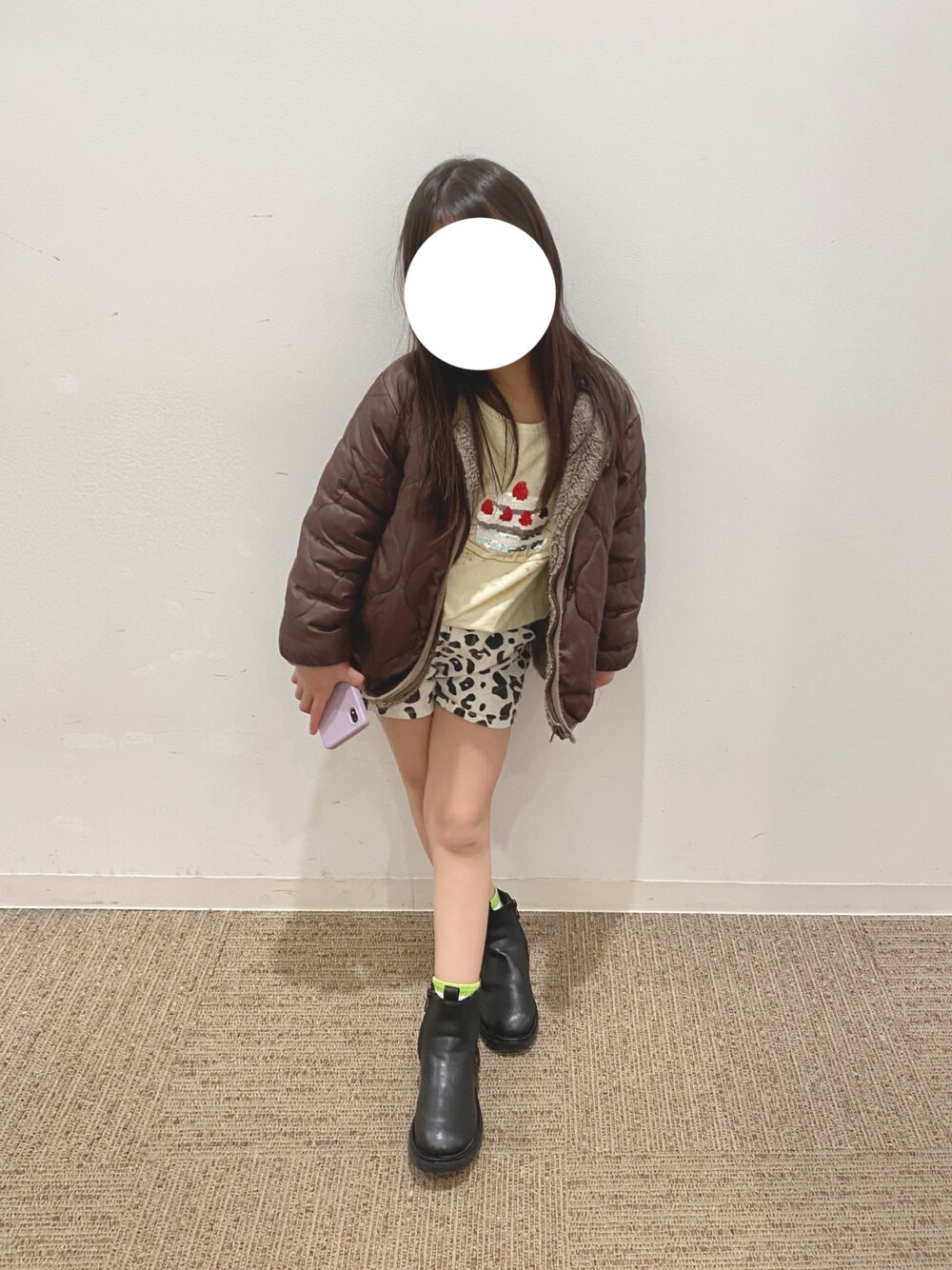 「春カラー、着回しコーデ、ブーツ、小学生、保育園、SHEIN、プチプラ、プチプラコーデ」｜「Birthdayのアイテム（Tシャツ/カットソー、イエロー系）」を使った、ぉもちさん（キッズ・120cm）の春コーディネートの1枚目の写真