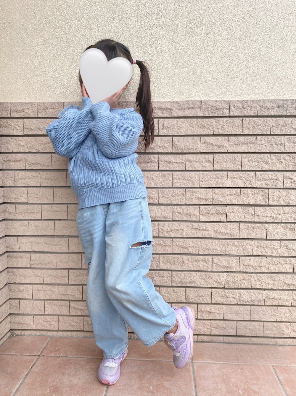 「ブルーコーデ、6歳、6歳女の子、春ファッション、シンプルコーデ、子供服、春のNewスタイル」｜「しまむらのアイテム（ニット/セーター、ブルー系）」を使った、ぉもちさん（キッズ・120cm）の冬コーディネートの1枚目の写真