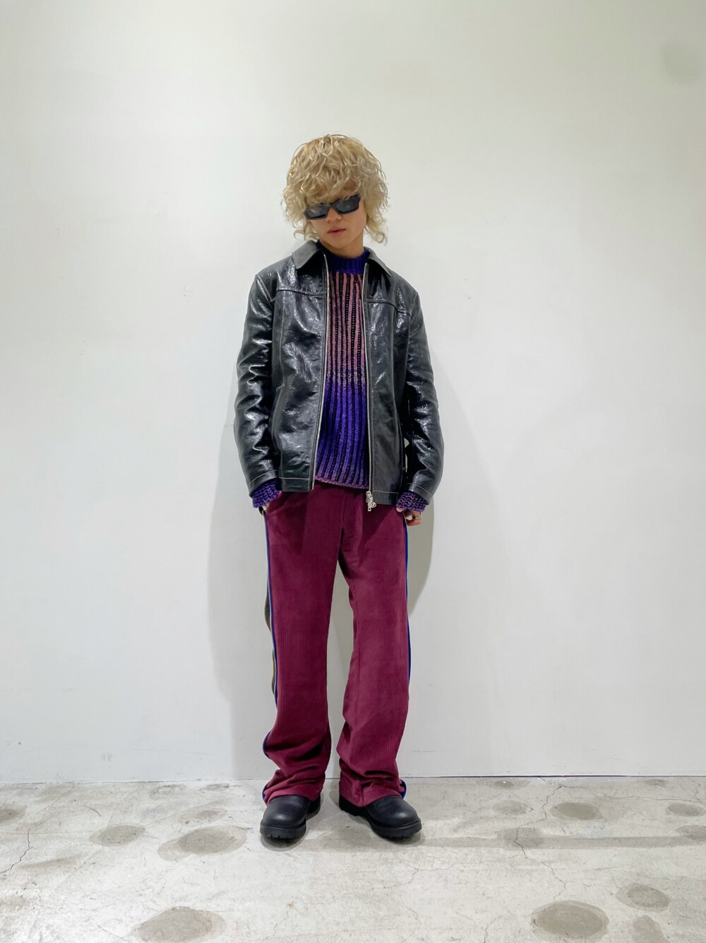 「ニット、レザージャケット、ストリート、Diesel、ミリタリージャケット、ワイドパンツ、スウエット、70's、ヒッピー、秋コーデ、ブーツカット、11月、yproject、DIESEL、サングラス」｜「DIESELのアイテム（ジャケット/アウター、ブラック系）」を使った、KAISEIさん（メンズ・171cm）の秋コーディネートの1枚目の写真