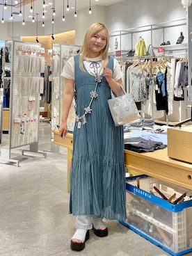 「アイテム（スマホグッズ）」を使った、リンリンさん（レディース・156cm）の夏コーディネート
