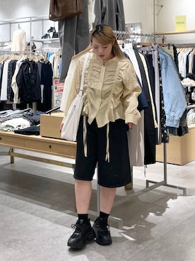 「LOWRYS FARM（ローリーズファーム）のギャザーショルダーＢＡＧ 149613（ショルダーバッグ、ホワイト系）」を使った、リンリンさん（レディース・156cm）の春コーディネート