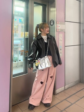 「アイテム（スウェットパンツ、ピンク系）」を使った、リンリンさん（レディース・156cm）の冬コーディネート