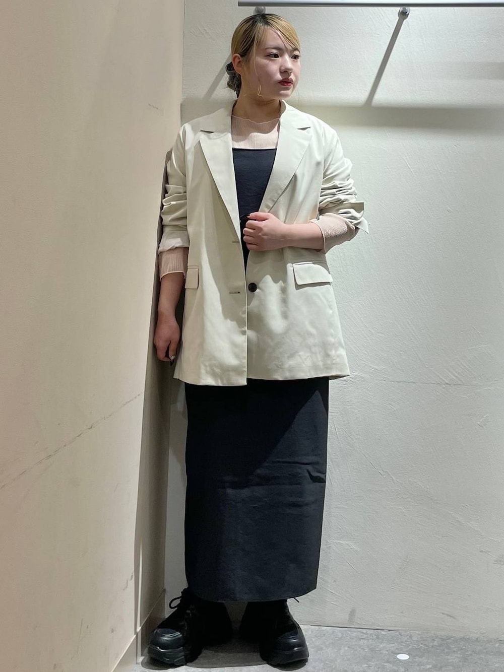 「体型カバー、高見え、個性派、休日コーデ、デート/ロマンティック、ローリーズスタイル_LOWRYS FARM、大人女子カジュアル_LOWRYS FARM、ミーハー、ベーシック/シンプル、きれいめ、カジュアル、LOWRYS FARM、人気アイテムをチェック！、シーズンレスシューズ、スタイルアップシューズ」｜「LOWRYS FARMの2WAYシアーラッセルロングスリーブ　191371（シャツ/ブラウス、ベージュ系）」を使った、リンリンさん（レディース・156cm）の春コーディネートの1枚目の写真