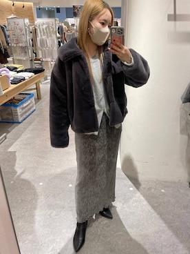 「LOWRYS FARM（ローリーズファーム）のシャイニーベロアタイトＳＫ 136552（スカート、グレー系）」を使った、リンリンさん（レディース・156cm）の秋コーディネート