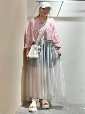 「アイテム（スマホグッズ、ベージュ系）」を使った、リンリンさん（レディース・156cm）の夏コーディネート