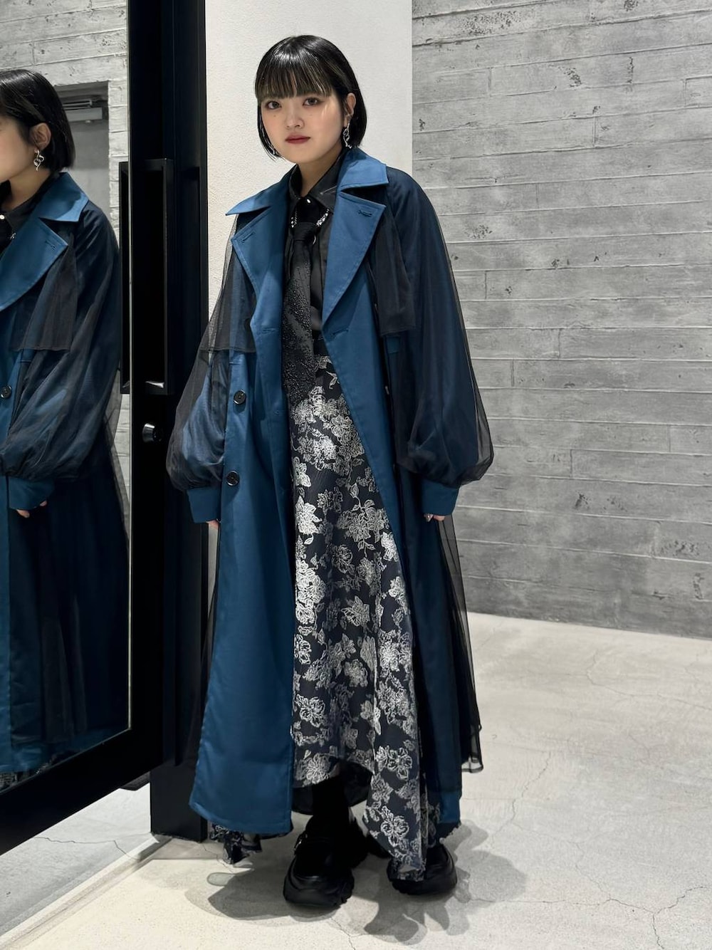 カットオフチュールトレンチコート(HARE)を使った人気ファッション