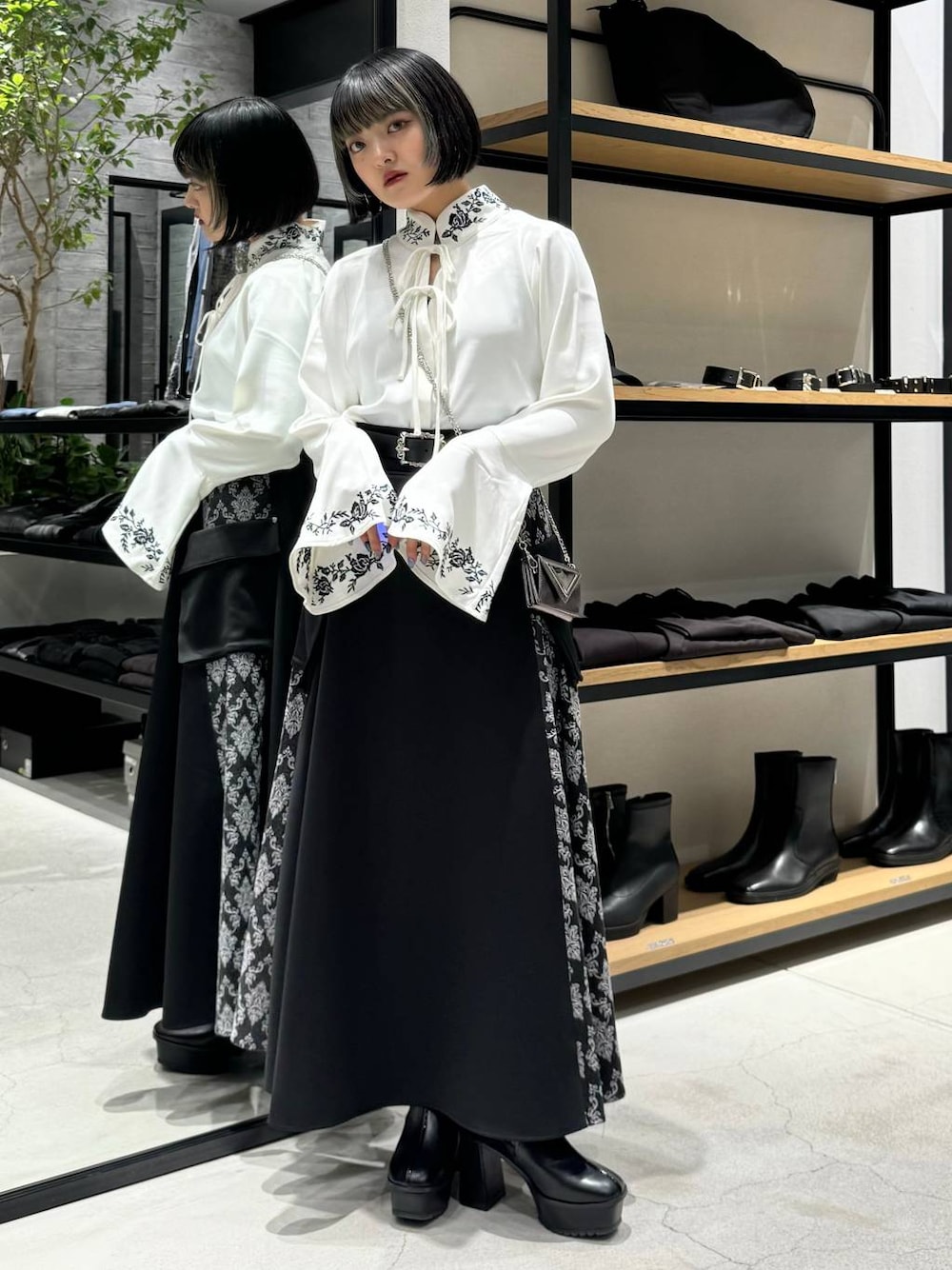 ANOKHI トップス&ガーグラスカートのセットアップ 有名な高級ブランド 総レースセットアップ トップス スカート