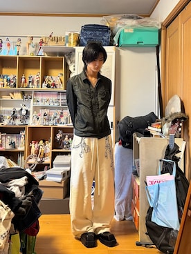 「GRANCY（グランシー）の【GRANCY】Rhinestone Design Layered Sweatpants / ラインストーンデザインレイヤードスウェットパンツ（スウェットパンツ、ホワイト系）」を使った、内緒の一郎さん（メンズ・167cm）の夏コーディネート