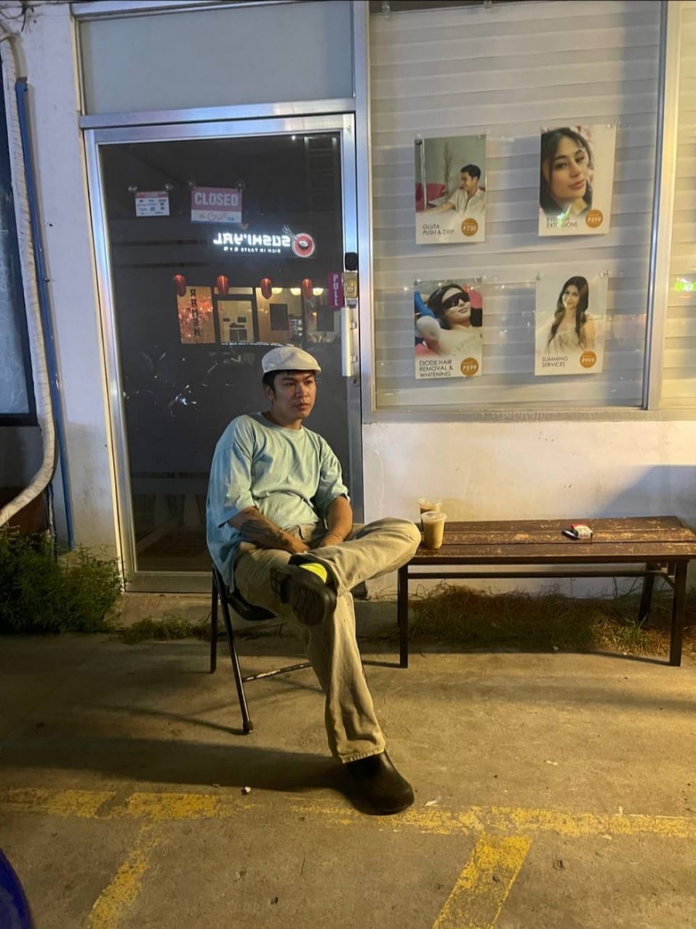 「BIRKENSTOCKのアイテム（その他シューズ、ブラック系）」を使った、Anthonyさん（メンズ・175cm）の春コーディネートの1枚目の写真