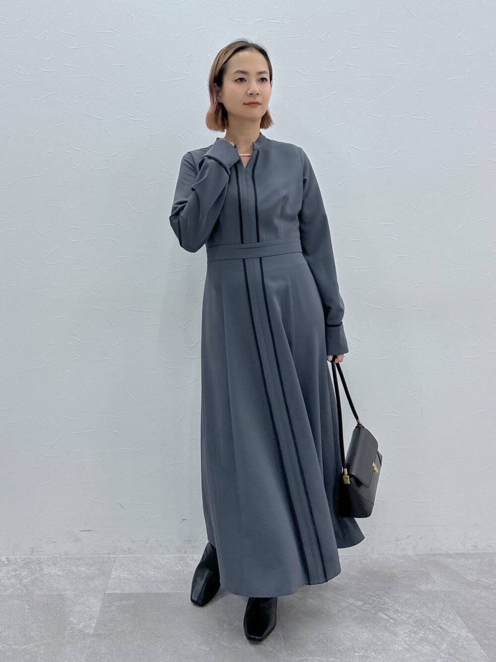 「バッグ、ブーツ、イヤリング、体型カバー、高見え、若見え、冬コーデ、女子会、女子ウケ、フェミニン、きれいめ、Andemiu、おでかけ、大人カジュアル、秋冬新作」｜「Andemiuのワンハンドルバッグ 103780（ショルダーバッグ、ブラック系）」を使った、maikoko5さん（レディース・158cm）の秋コーディネートの1枚目の写真