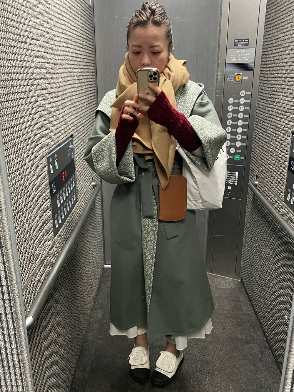 BURBERRYバーバリー　ポンチョ　レディース3月までの特別価格 BURBERRYバーバリーポンチョレディース3月までの特別価格