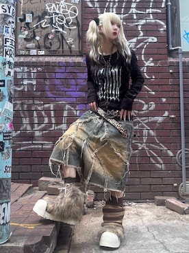 「RICH（リッチ）の【RICH】VAMP DIRT WASHED SHORT / 【RICH】ダーティーウォッシュアイレットダブルウエストダメージハーフパンツ（デニムパンツ、ブルー系）」を使った、Never mind the XU / Chikashitsu+さん（レディース・150cm）の秋コーディネート