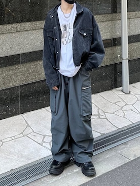 「Chikashitsu +（チカシツプラス）のアイテム（カーゴパンツ）」を使った、Never mind the XU / Chikashitsu+さん（メンズ・170cm）の夏コーディネート