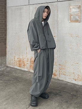「Chikashitsu +（チカシツプラス）のアイテム（カーゴパンツ）」を使った、Never mind the XU / Chikashitsu+さん（メンズ・177cm）の秋コーディネート