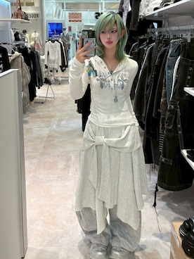 「アイテム（サンダル）」を使った、Never mind the XU / Chikashitsu+さん（レディース・160cm）の秋コーディネート