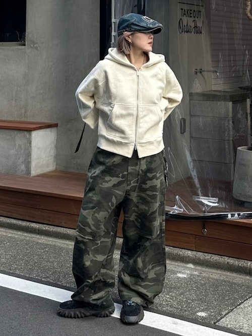 【Chikashitsu +】スナップボタンカモフラージュワイドデニムパンツ Chikashitsu＋】snap button camouflage pants