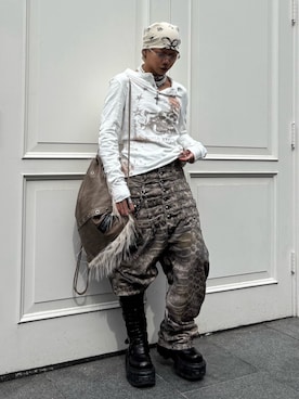 「Never mind the XU（ネバーマインドザエックスユー）の【Never mind the XU】paint graphic henley long sleeve / 【ネバーマインド ザ エックスユー】ペイントグラフィックヘンリーロンT（Tシャツ/カットソー、ホワイト系）」を使った、Never mind the XU / Chikashitsu+さん（メンズ・167cm）の春コーディネート