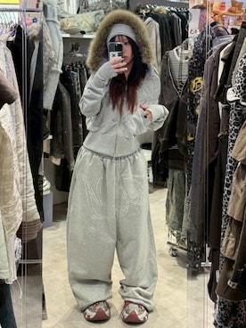 「UGLY SHADOW（アグリーシャドウ）のアイテム」を使った、Never mind the XU / Chikashitsu+さん（レディース・153cm）の冬コーディネート