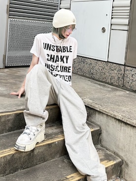 「ESC STUDIO（イーエスシースタジオ）の【ESC STUDIO】quadruple shaky hoodie / 【イーエスシースタジオ】クアドルプルシャイキーロゴフード付き半袖Tシャツ（Tシャツ/カットソー、ホワイト系）」を使った、Never mind the XU / Chikashitsu+さん（レディース・150cm）の夏コーディネート