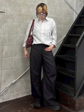 「Chikashitsu +（チカシツプラス）のアイテム（スラックス）」を使った、Never mind the XU / Chikashitsu+さん（レディース・163cm）の春コーディネート