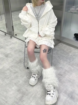 「アイテム（パーカー、ホワイト系）」を使った、Never mind the XU / Chikashitsu+さん（レディース・165cm）の春コーディネート