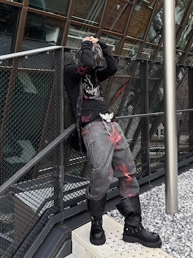 「Never mind the XU（ネバーマインドザエックスユー）の【Never mind the XU】paint graphic henley long sleeve / 【ネバーマインド ザ エックスユー】ペイントグラフィックヘンリーロンT（Tシャツ/カットソー、ブラック系）」を使った、Never mind the XU / Chikashitsu+さん（メンズ・167cm）の春コーディネート