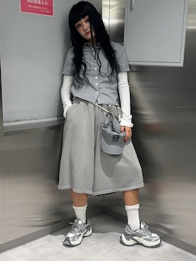 「UGLY SHADOW（アグリーシャドウ）のアイテム」を使った、Never mind the XU / Chikashitsu+さん（レディース・165cm）の秋コーディネート