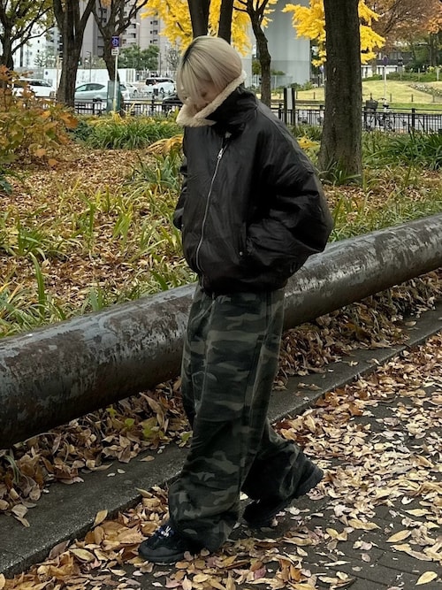 【Chikashitsu +】スナップボタンカモフラージュワイドデニムパンツ Chikashitsu +】スナップボタンカモフラージュワイドデニムパンツ