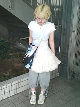 「Never mind the XU / Chikashitsu+（ネバーマインド ザ エックスユー / チカシツプラス）の【Nerd out XU】ribbon string shorts / 【ナードアウトエックスユー】リボンストリングワイドハーフパンツ（カーゴパンツ、グレー系）」を使った、Never mind the XU / Chikashitsu+さん（メンズ・171cm）の夏コーディネート