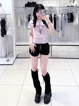 「FANCY CLUB（ファンシークラブ）の【FANCY CLUB】CROSS KIRA TEE / 【ファンシークラブ】クロスキラ半袖Tシャツ＜着用動画あり＞（Tシャツ/カットソー、ピンク系）」を使った、Never mind the XU / Chikashitsu+さん（メンズ・170cm）の夏コーディネート