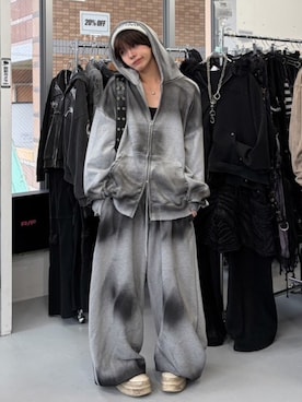 「Never mind the XU / Chikashitsu+（ネバーマインド ザ エックスユー / チカシツプラス）の韓国ファッション nmtc + エヌエムティーシープラス washing zip up hoodie ウォッシングジップアップフーディー ジップパーカー ジップフーディー 長袖パーカー ダーティーフーディー 羽織り 韓国ストリート ストリートファッション グランジ Y2K（パーカー、グレー系）」を使った、Never mind the XU / Chikashitsu+さん（メンズ・167cm）の春コーディネート