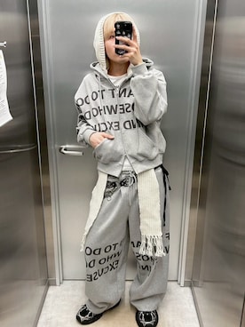 「Never mind the XU / Chikashitsu+（ネバーマインド ザ エックスユー / チカシツプラス）の【nmtc+】lettering cropped zip up hoodie / 【エヌエムティーシープラス】レタリングクロップドジップパーカー <着用動画あり>（パーカー、グレー系）」を使った、Never mind the XU / Chikashitsu+さん（メンズ・167cm）の春コーディネート