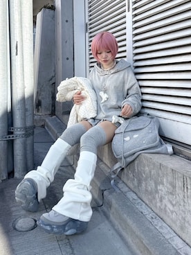 「アイテム（キーホルダー、ホワイト系）」を使った、Never mind the XU / Chikashitsu+さん（レディース・152cm）の冬コーディネート