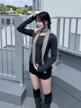 「Never mind the XU / Chikashitsu+（ネバーマインド ザ エックスユー / チカシツプラス）の【nmtc +】ribbon one shoulder long sleeve / 【エヌエムティーシープラス】リボンワンショルダー長袖トップス（その他トップス、グレー系）」を使った、Never mind the XU / Chikashitsu+さん（レディース・157cm）の春コーディネート