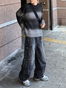 Never mind the XU / Chikashitsu+さんの「ストリートファッション XU pocket cargo denim pants デニムパンツ カーゴパンツ カーゴデニム マルチポケット ビンテージ風ジーンズ オーバーサイズ 韓国ファッション」を使ったコーディネート