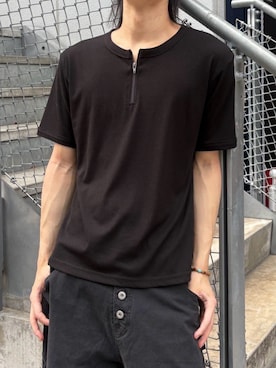 「Never mind the XU / Chikashitsu+（ネバーマインド ザ エックスユー / チカシツプラス）の【nmtc+】Half Zip-Up Slim Tee / 【エヌエムティーシープラス】ハーフジップアップスリムTシャツ（Tシャツ/カットソー、ブラック系）」を使った、Never mind the XU / Chikashitsu+さん（メンズ・171cm）の夏コーディネート
