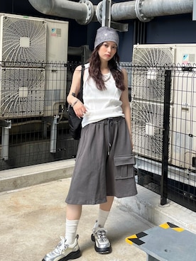 「アイテム（ニットキャップ/ビーニー、パープル系）」を使った、Never mind the XU / Chikashitsu+さん（レディース・160cm）の春コーディネート