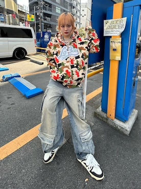 Never mind the XU / Chikashitsu+さんの「ストリートファッション XU pocket cargo denim pants デニムパンツ カーゴパンツ カーゴデニム マルチポケット ビンテージ風ジーンズ オーバーサイズ 韓国ファッション」を使ったコーディネート