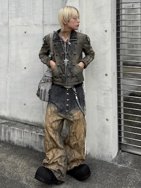 「RICH（リッチ）の【RICH】MULTI RIVET DIRT WASHED WIDE PANTS  / 【RICH】ダーティーウォッシュリベットワイドデニムパンツ＜着用動画あり＞（デニムパンツ、グレー系）」を使った、Never mind the XU / Chikashitsu+さん（レディース・150cm）の秋コーディネート
