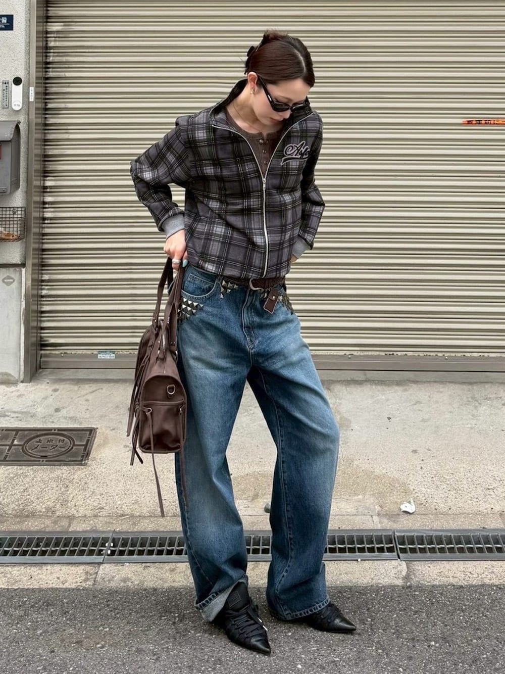 タンクトップ（ブラウン系）を使った「フレアパンツ」のメンズ人気