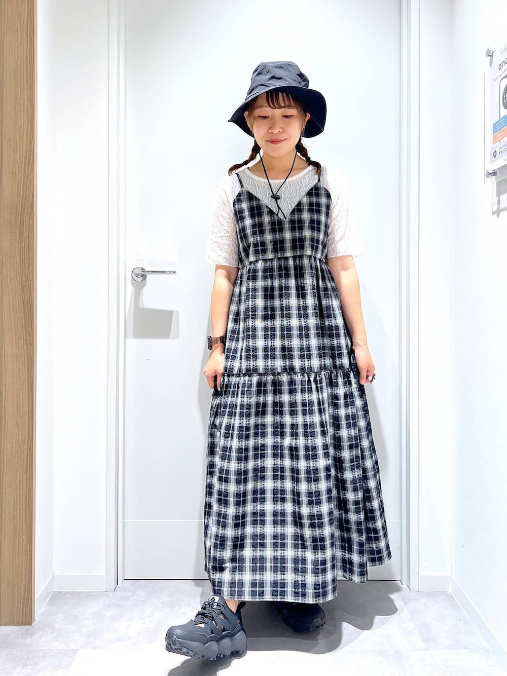 「カジュアル、リラックス、GLOBAL WORK、まちがいない服_GLOBAL WORK、体型カバー、ワンピース、ガーリー、おでかけ、夏コーデ」｜「GLOBAL WORKのUV遮熱撥水洗えるハット/326596（ハット、ブラック系）」を使った、manayan0602さん（レディース・158cm）の春コーディネートの1枚目の写真