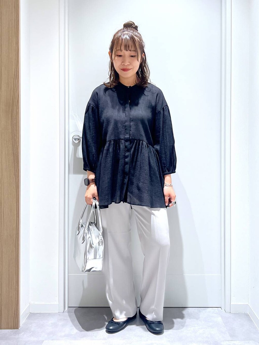 「リラックス、体型カバー、GLOBAL WORK、まちがいない服_GLOBAL WORK、きれいめカジュアル、ベーシック/シンプル、ナチュラル、ヘルシー」｜「GLOBAL WORKのらくっション撥水バレエ/135873（バレエシューズ、ブラック系）」を使った、manayan0602さん（レディース・158cm）の春コーディネートの1枚目の写真