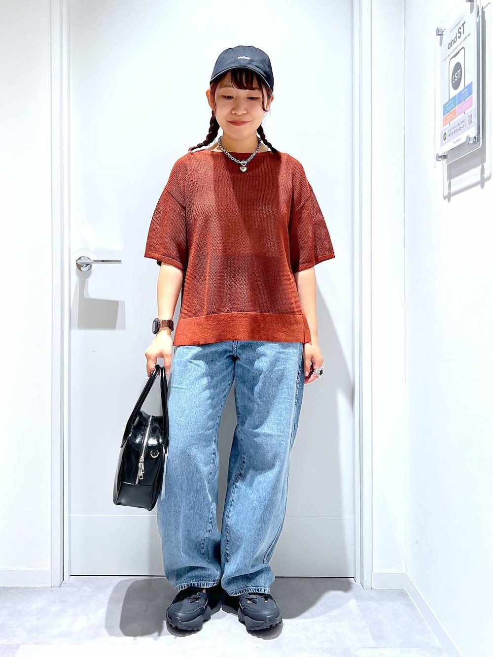 「カジュアル、リラックス、体型カバー、GLOBAL WORK、まちがいない服_GLOBAL WORK、レイヤードスタイル、デニムパンツ、GOOD DENIM_GLOBAL WORK、夏コーデ」｜「GLOBAL WORKのGOODデニムバギーパンツ/118365（デニムパンツ、ブルー系）」を使った、manayan0602さん（レディース・158cm）の夏コーディネートの1枚目の写真
