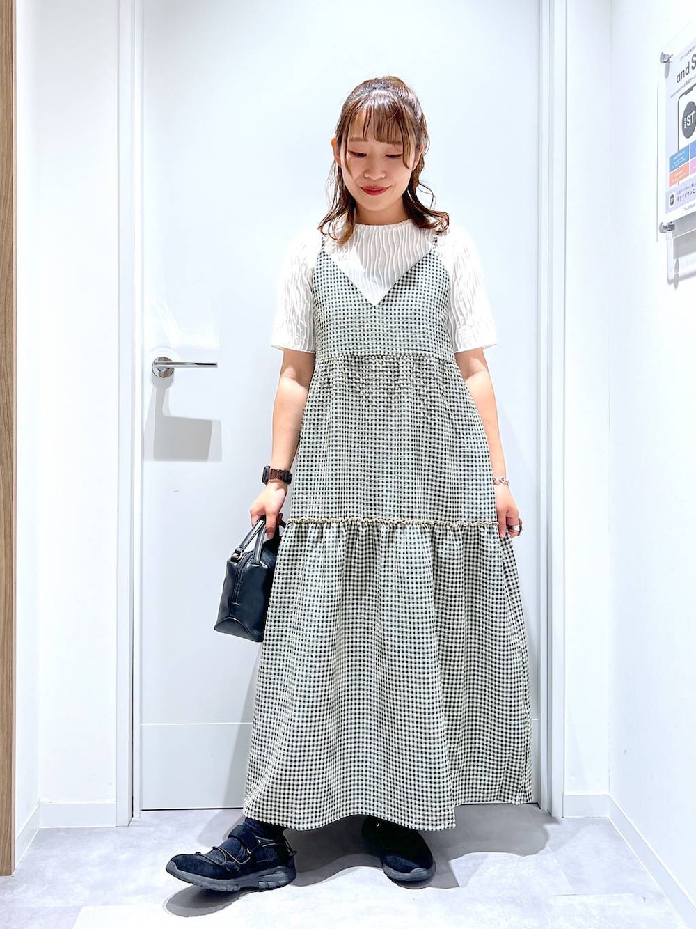 「カジュアル、リラックス、体型カバー、GLOBAL WORK、まちがいない服_GLOBAL WORK、ガーリー、ワンピース、夏コーデ、おでかけ」｜「GLOBAL WORKのスペ軽お財布ショルダー/132336（ショルダーバッグ、ブラック系）」を使った、manayan0602さん（レディース・158cm）の春コーディネートの1枚目の写真