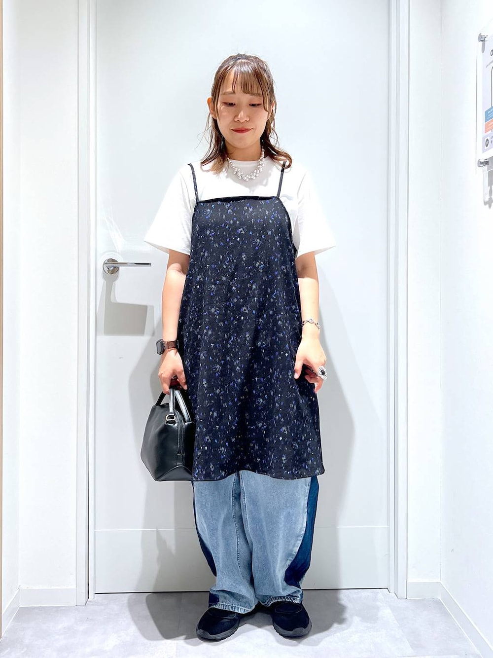 「カジュアル、リラックス、体型カバー、GLOBAL WORK、まちがいない服_GLOBAL WORK、ガーリー、フェミニン、夏コーデ」｜「GLOBAL WORKのスペ軽お財布ショルダー/132336（ショルダーバッグ、ブラック系）」を使った、manayan0602さん（レディース・158cm）の春コーディネートの1枚目の写真